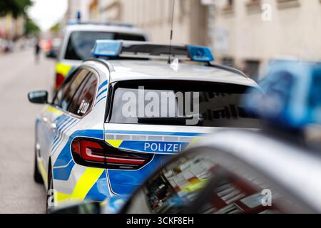 Munich, Allemagne. 11 septembre 2025. Le lettrage "Polizei" peut être vu sur une voiture de police à Munich (Bavière) le 11 septembre 2025. (Image symbole, photo symbole, illustration, photo symbolique, photo illustrative, image thème, image générale, photo thème) crédit : Matthias Balk/dpa/Alamy Live News Banque D'Images