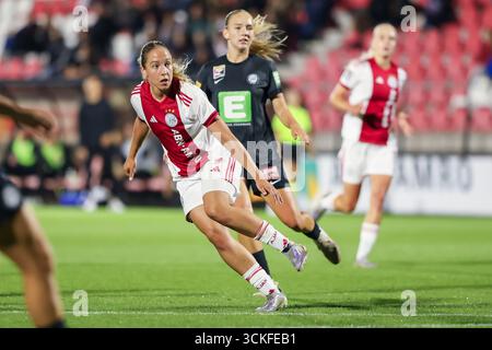 Amsterdam, pays-Bas. 11 septembre 2025. Amsterdam, pays-Bas, le 11 septembre 2025 : Danique Tolhoek (9 AFC Ajax) tire au but lors du premier match de qualification de la Coupe Europa Womens 2025/26 de l'UEFA entre l'AFC Ajax et le SK Sturm Graz au Sportcomplex de Toekomst à Amsterdam, aux pays-Bas. (Leiting Gao/SPP) crédit : photo de presse sportive SPP. /Alamy Live News Banque D'Images