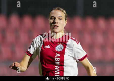 Amsterdam, pays-Bas. 11 septembre 2025. Amsterdam, pays-Bas, le 11 septembre 2025 : Lotte Keukelaar (23 AFC Ajax) court avec le ballon lors du premier match de qualification de la Coupe Europa Womens 2025/26 de l'UEFA entre l'AFC Ajax et le SK Sturm Graz au Sportcomplex de Toekomst à Amsterdam, aux pays-Bas. (Leiting Gao/SPP) crédit : photo de presse sportive SPP. /Alamy Live News Banque D'Images