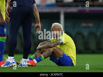 Neymar en larmes alors que la Croatie triomphe du Brésil en quart de finale de la Coupe du monde de la FIFA 2022 au Qatar. Banque D'Images
