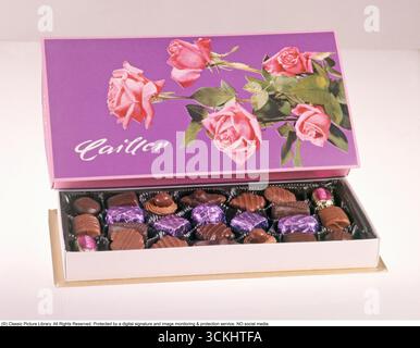 Boîtes de chocolat 1960s. Une boîte avec des chocolats assortis par le chocolatier suisse Cailler. Banque D'Images