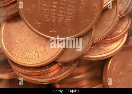 euro cents dans un pot en verre Banque D'Images