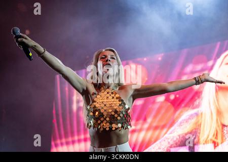 Trondheim, Norvège. 23 août 2025. The Dina donne un concert live lors du spectacle We Love the 90s and 2000s au EC Dahls de Trondheim. Banque D'Images