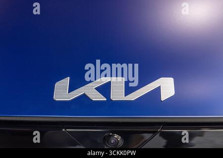 Munich, ALLEMAGNE - 11 septembre 2025 : salon de l'espace public IAA Mobility dans le centre-ville de Munich. Logo KIA sur le capot moteur. Banque D'Images