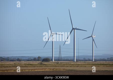 Éoliennes du parc éolien Little Cheyne court, Romney Marsh près du village de Camber, East Sussex, Royaume-Uni. Banque D'Images