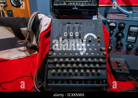 Machine de chiffrement Enigma allemande à trois rotors de la seconde Guerre mondiale pour encoder des messages militaires top-secrets, utilisée par l'Allemagne nazie pendant la seconde Guerre mondiale Banque D'Images