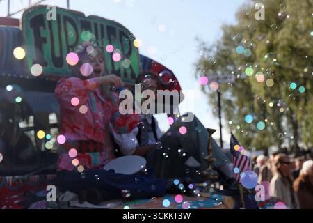 Goodwood, West Sussex, Royaume-Uni. 12 septembre 2025. Hippy Bubbles au Goodwood Revival à Goodwood, West Sussex, Royaume-Uni. © Malcolm Greig/Alamy Live News Banque D'Images
