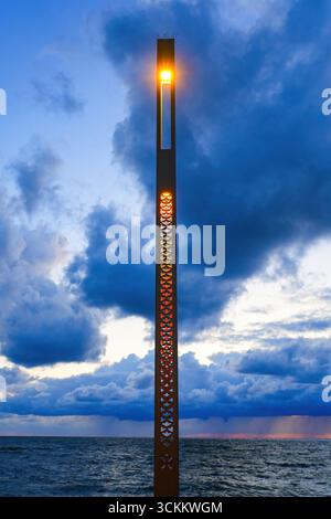 Palanga Pier lors d'une soirée orageuse dans la mer Baltique - jetée en bois dans la station d'été la plus populaire et la plus grande de Lituanie Banque D'Images