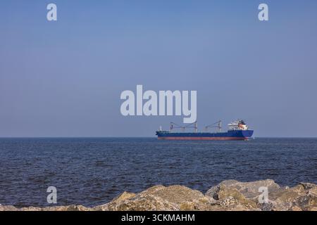 Un cargo voyageant sur le lac supérieur. Banque D'Images