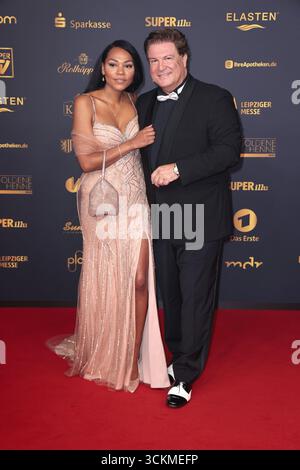 Salomea Noemi und Francis Fulton-Smith BEI der Verleihung 'Die Goldene Henne' AM 12.09.2025 à Leipzig Banque D'Images