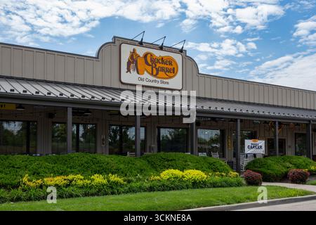 Olathe, Kansas. Cracker Barrel Old Country Store avec sa cuisine campagnarde maison est un restaurant de chaîne servant des plats de confort américains et dispose également d'un Banque D'Images