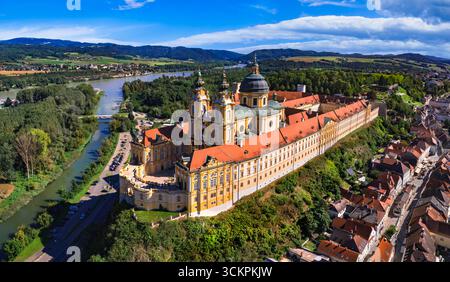 Abbaye de Melk L'un des plus grands et des plus beaux moastères baroques européens. Architecture baroque dans la vallée de la Wachau dans le Danube. UNESCO World Heri Banque D'Images