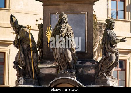 Détails de façade sur l'église Saint-Nicolas, église catholique romaine baroque dans le quartier Mala Strana à Prague, République tchèque le 5 mars 2025 Banque D'Images