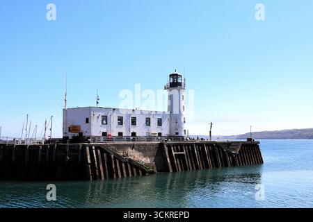 The Lighthouse and Diving belle statue, Scarborough South Bay, Yorkshire, Angleterre, Royaume-Uni Banque D'Images