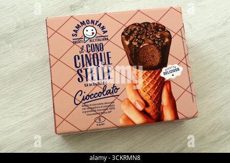 Sammontana Cinque Stelle, cornets de crème glacée italiens à saveur chocolat produits par Sammontana S.p.A. Banque D'Images