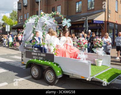 Wickford, Essex, Grande-Bretagne. 13 septembre 2025. Carnival Queens passe par Wickford High Street pendant la Wickford Town Carnival Parade 2025. Helen Cowles / Alamy Live News. Banque D'Images