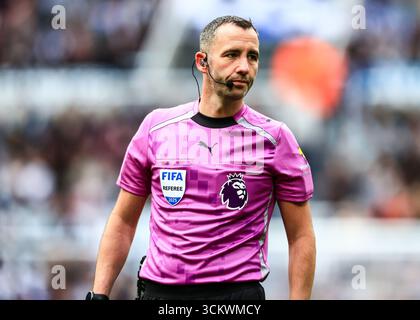 Newcastle, Royaume-Uni. 13 septembre 2025. Arbitre Christopher Kavanagh lors du match de premier League Newcastle United vs Wolverhampton Wanderers au James's Park, Newcastle, Royaume-Uni, 13 septembre 2025 (photo Richard Bierton/News images) à Newcastle, Royaume-Uni le 13/09/2025. (Photo de Richard Bierton/News images/SIPA USA) crédit : SIPA USA/Alamy Live News Banque D'Images