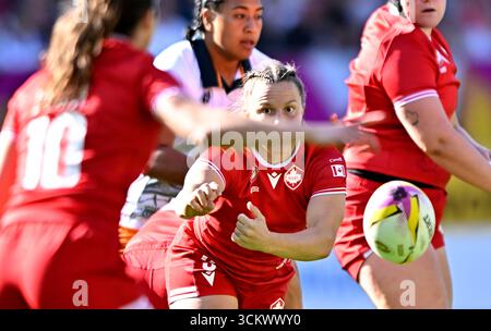 Bristol, Royaume-Uni. 13 septembre 2025. Coupe du monde de rugby pour femme. Canada V Australie. Stade Ashton Gate. Bristol. Justine Pelletier (Canada) passe lors du match de rugby Canada V Australia Womens World Cup Quarter final 2. Crédit : Sport in Pictures/Alamy Live News Banque D'Images