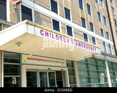 Morgan Stanley Children's Hospital, Alexandra & Steven Cohen Children's Emergency Department, panneau Children's Emergency sur l'entrée du bâtiment, New Yo Banque D'Images
