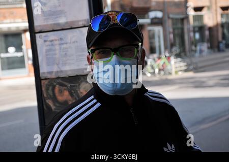 Copenhague / Danemark/17 S eoptember 2020/Danemark a des mandats masques faciaux pour les chauffeurs de bus et de taxi et les passagers porter des masques faciaux sur tous les transports publics privés touristes busess et taxis dans tout le danemark en raison de la raison de santé coronavirus COVID-19 et ont des places conatiners pour masques faciaux utilisés sur les gares dans la capitale danoise. .Photo de Francis joseph Dean/DeanPICTURES Banque D'Images