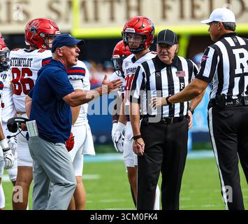 13 septembre 2025 : Russ Huesman est l'entraîneur de football de l'Université de Richmond. Match de football NCAA entre l'Université de Richmond et l'Université de Caroline du Nord au Kenan Memorial Stadium, Chapel Hill, Caroline du Nord. David Beach/CSM Banque D'Images