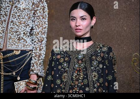 New York, États-Unis. 13 septembre 2025. Un mannequin pose lors de la présentation alice olivia de Stacey Bendet Spring 2026 à Surrogate's court, New York, NY, le 13 septembre 2025. (Photo par Anthony Behar/Sipa USA) crédit : Sipa USA/Alamy Live News Banque D'Images