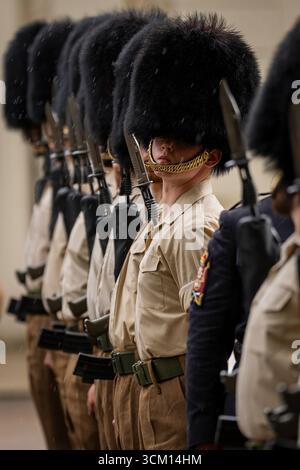 SOUS EMBARGO À 0001 LUNDI 15 SEPTEMBRE les membres des Grenadier Guards, Coldstream Guards, Scots Guards et des bandes militaires de l'armée et de la Royal Air Force répètent avant la visite d'État du président américain Donald Trump et de la première dame Melania Trump à Wellington Barracks, Londres. Date de la photo : vendredi 12 septembre 2025. Banque D'Images