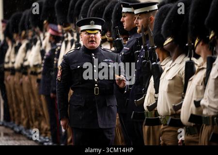 SOUS EMBARGO À 0001 LUNDI 15 SEPTEMBRE les membres des Grenadier Guards, Coldstream Guards, Scots Guards et des bandes militaires de l'armée et de la Royal Air Force répètent avant la visite d'État du président américain Donald Trump et de la première dame Melania Trump à Wellington Barracks, Londres. Date de la photo : vendredi 12 septembre 2025. Banque D'Images