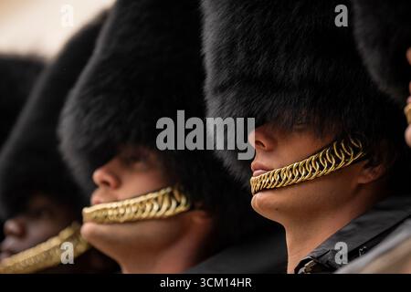 SOUS EMBARGO À 0001 LUNDI 15 SEPTEMBRE les membres des Grenadier Guards, Coldstream Guards, Scots Guards et des bandes militaires de l'armée et de la Royal Air Force répètent avant la visite d'État du président américain Donald Trump et de la première dame Melania Trump à Wellington Barracks, Londres. Date de la photo : vendredi 12 septembre 2025. Banque D'Images