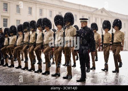 SOUS EMBARGO À 0001 LUNDI 15 SEPTEMBRE les membres des Grenadier Guards, Coldstream Guards, Scots Guards et des bandes militaires de l'armée et de la Royal Air Force répètent avant la visite d'État du président américain Donald Trump et de la première dame Melania Trump à Wellington Barracks, Londres. Date de la photo : vendredi 12 septembre 2025. Banque D'Images