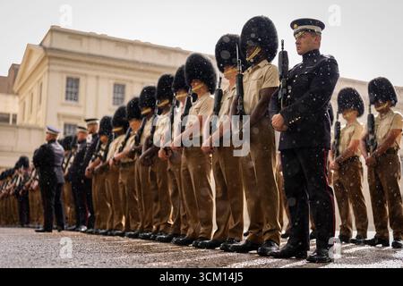 SOUS EMBARGO À 0001 LUNDI 15 SEPTEMBRE les membres des Grenadier Guards, Coldstream Guards, Scots Guards et des bandes militaires de l'armée et de la Royal Air Force répètent avant la visite d'État du président américain Donald Trump et de la première dame Melania Trump à Wellington Barracks, Londres. Date de la photo : vendredi 12 septembre 2025. Banque D'Images