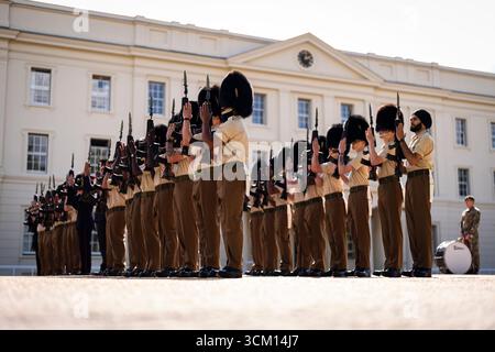 SOUS EMBARGO À 0001 LUNDI 15 SEPTEMBRE les membres des Grenadier Guards, Coldstream Guards, Scots Guards et des bandes militaires de l'armée et de la Royal Air Force répètent avant la visite d'État du président américain Donald Trump et de la première dame Melania Trump à Wellington Barracks, Londres. Date de la photo : vendredi 12 septembre 2025. Banque D'Images