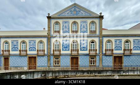 Façade de Casa de Santa Zita affichant des carreaux Azulejos bleus traditionnels à Aveiro Portugal Banque D'Images
