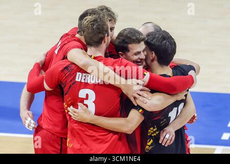 Quezon City, Philippines. 14 septembre 2025. Les joueurs de Belgique célèbrent le score lors du match de poule F entre la Belgique et l'Ukraine au Championnat du monde FIVB masculin 2025 à Quezon City, aux Philippines, le 14 septembre 2025. Crédit : Rouelle Umali/Xinhua/Alamy Live News Banque D'Images