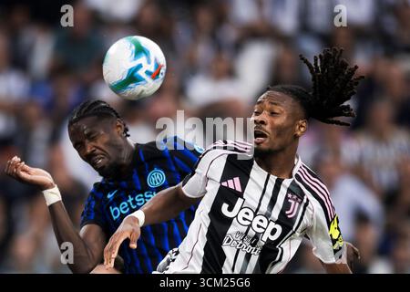 Marcus Thuram du FC Internazionale concourt avec Khephren Thuram de la Juventus FC lors du match de Serie A entre la Juventus FC et le FC Internazionale. Banque D'Images