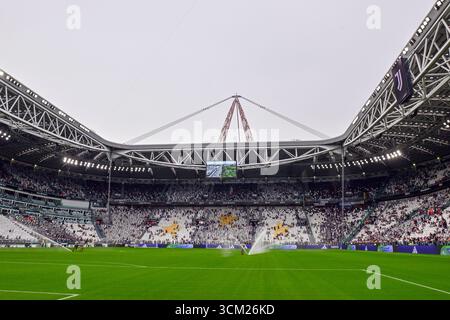 Turin, Italie. 13 septembre 2025. Les fans entrent au stade Allianz pour le match de Serie A entre la Juventus et l'Inter à Turin. Crédit : Gonzales photo/Alamy Live News Banque D'Images