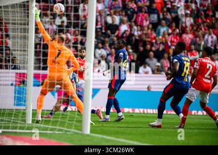 MAINZ, ALLEMAGNE - 13 SEPTEMBRE 2025 : - le match de la Bundesliga 1. FSV Mainz 05 vs RB Leipzig à Mewa Arena. Banque D'Images