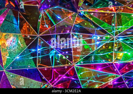 surface élégante faite de morceaux de verre transparent multicolore. Tendances intérieures Banque D'Images