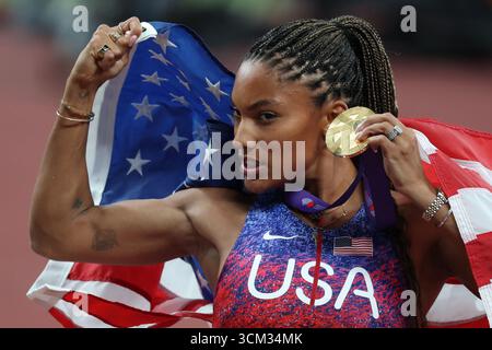 Tokio, Japon. 14 septembre 2025. Athlétisme : Championnats du monde, saut en longueur, femmes, finale : Tara Davis-Woodhall des États-Unis célèbre sa victoire. Crédit : Oliver Weiken/dpa/Alamy Live News Banque D'Images