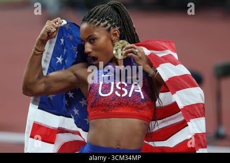 Tokio, Japon. 14 septembre 2025. Athlétisme : Championnats du monde, saut en longueur, femmes, finale : Tara Davis-Woodhall des États-Unis célèbre sa victoire. Crédit : Oliver Weiken/dpa/Alamy Live News Banque D'Images