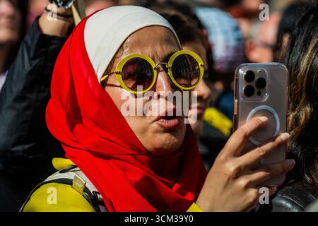 Londres, Royaume-Uni. 13 septembre 2025. Dirigé par les femmes contre le racisme - Une manifestation Stop Racism, Stop the Hate et Stop the Extreme droite - Une réponse à une manifestation d'extrême droite - Une marche et un rassemblement "Unite the Kingdom" organisés par Stephen Yaxley Lennon, également connu sous le nom de Tommy Robinson. Crédit : Guy Bell/Alamy Live News Banque D'Images