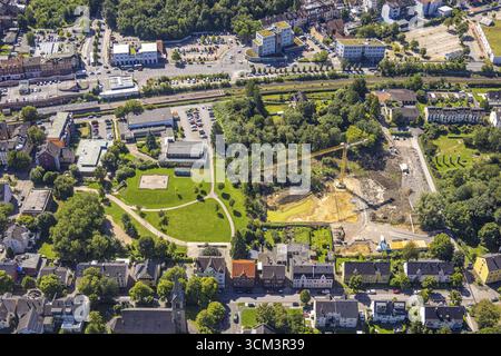 Vue aérienne, piscine couverte et parc des générations, chantier de construction pour le nouveau quartier éducatif, centre médical Centrovital au coin de Banque D'Images