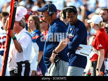 13 septembre 2025 : Russ Huesman est l'entraîneur de football de l'Université de Richmond. Match de football NCAA entre l'Université de Richmond et l'Université de Caroline du Nord au Kenan Memorial Stadium, Chapel Hill, Caroline du Nord. David Beach/CSM Banque D'Images