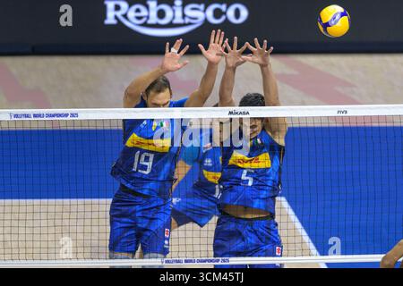 Quezon City, Manille, Philippines. 14 septembre 2025. Italie vs Algérie en phase de poule lors du Championnat du monde FIVB de volleyball masculin 2025 à Manille, Philippines. L'Italie gagne en 3 sets. ItalyÃs Roberto RUSSO et Alessandro MICHIELETTO (crédit image : © Jayne Russell/ZUMA Press Wire) USAGE ÉDITORIAL SEULEMENT ! Non destiné à UN USAGE commercial ! Crédit : ZUMA Press, Inc/Alamy Live News Banque D'Images