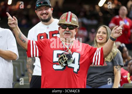 La Nouvelle-Orléans, États-Unis. 14 septembre 2025. Un fan des 49ers de San Francisco soutient son équipe lors d'un match de NFL le dimanche 14 septembre 2025 au Caesars Superdome à la Nouvelle-Orléans, en Louisiane. (Photo de Peter G. Forest/Sipa USA) crédit : Sipa USA/Alamy Live News Banque D'Images