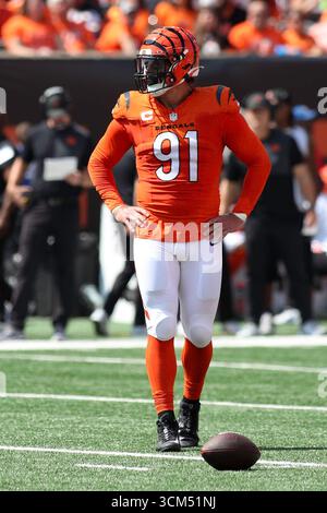 Cincinnati, Ohio, États-Unis. 14 septembre 2025. Cincinnati Bengals DE Josh Hines-Allen pendant la deuxième SEMAINE de la saison régulière NFL entre les Cincinnati Bengals et les Jacksonville Jaguars à Cincinnati, Ohio. Kevin Schultz/CSM/Alamy Live News Banque D'Images