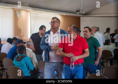 UIO REUNIONTRANSPORTISTAS Quito, dimanche 14 septembre 2025 le syndicat des transports se réunit pour définir l'itinéraire en relation avec l'élimination de la subvention diesel, décrétée par le gouvernement du Président Daniel Noboa photo Juan Ruiz API Quito Pichincha Ecuador POL UIO REUNIONTRANSPORTISTAS 24254c6deba0a313938e0db8a3b15440 Copyright : xJuanxRuizx Banque D'Images