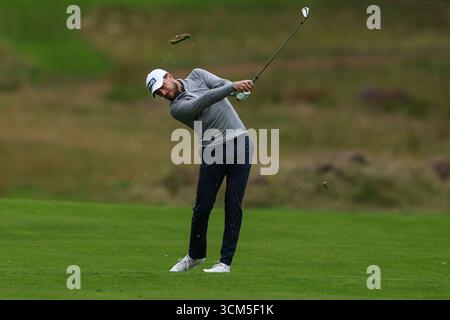 Wentworth Club, Londres, Royaume-Uni. 14 septembre 2025. Finale du championnat BMW PGA ; Laurie Canter, d'Angleterre, joue un tir au 17e trou crédit : action plus Sports/Alamy Live News Banque D'Images