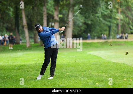 Wentworth Club, Londres, Royaume-Uni. 14 septembre 2025. Finale du championnat BMW PGA ; Shane Lowry, d'Irlande, joue un tir au 16e trou crédit : action plus Sports/Alamy Live News Banque D'Images