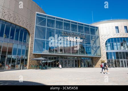 Weil am Rhein, Baden-Wuerttemberg, Allemagne - 02 septembre 2025 : vue extérieure de la Dreilaender Galerie, un centre commercial moderne à Weil am Rhein Banque D'Images